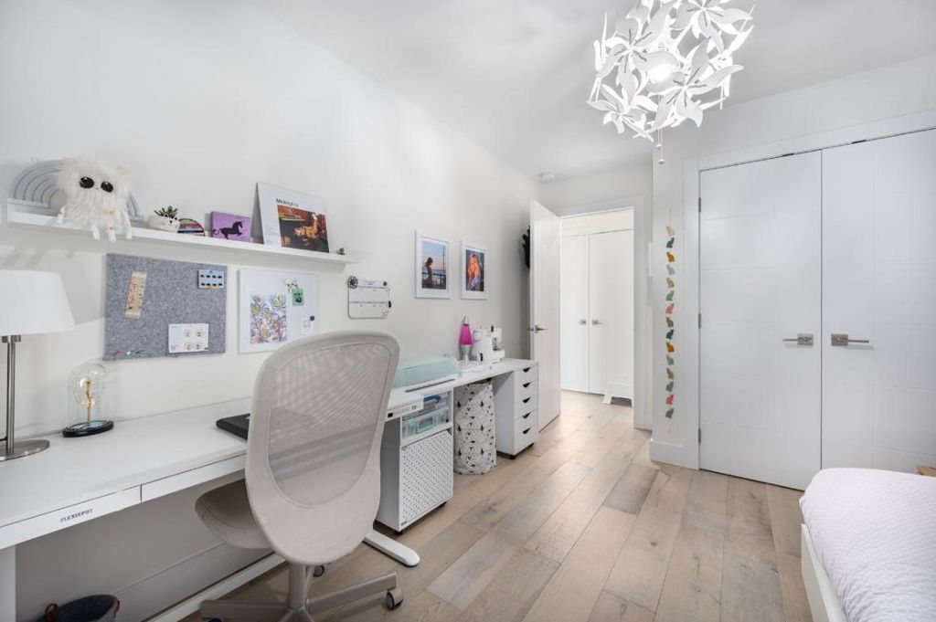 listing image 16510250958792061442