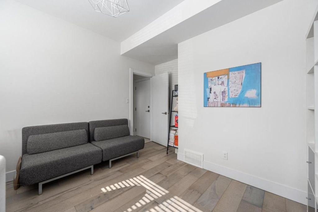 listing image 16511666273373967714