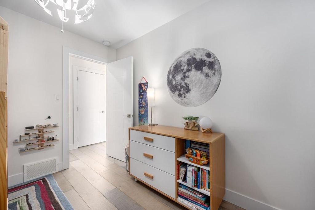 listing image 16515966696733492824