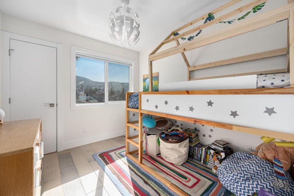 listing image 16518570162963122821