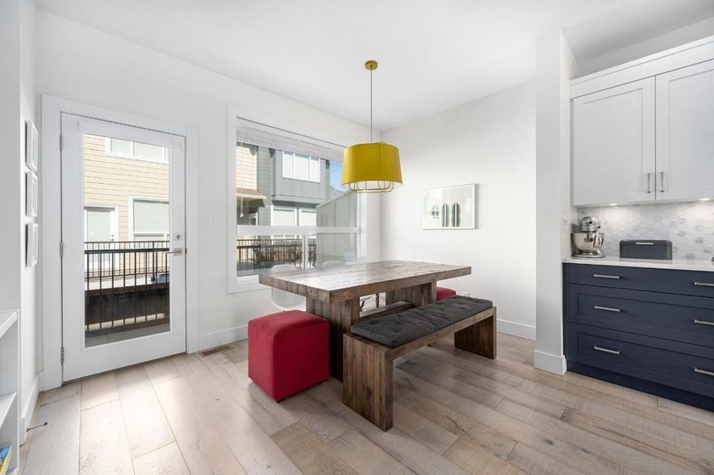 listing image 16518379149758824304