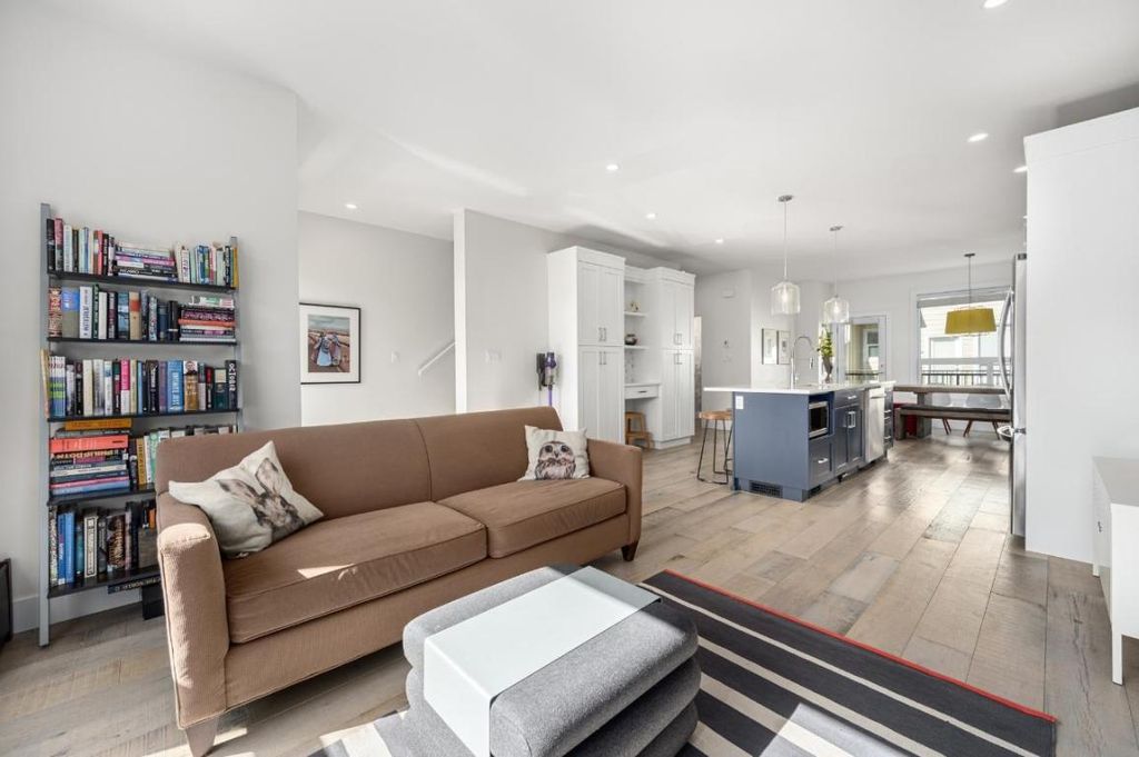 listing image 16516792072706433425
