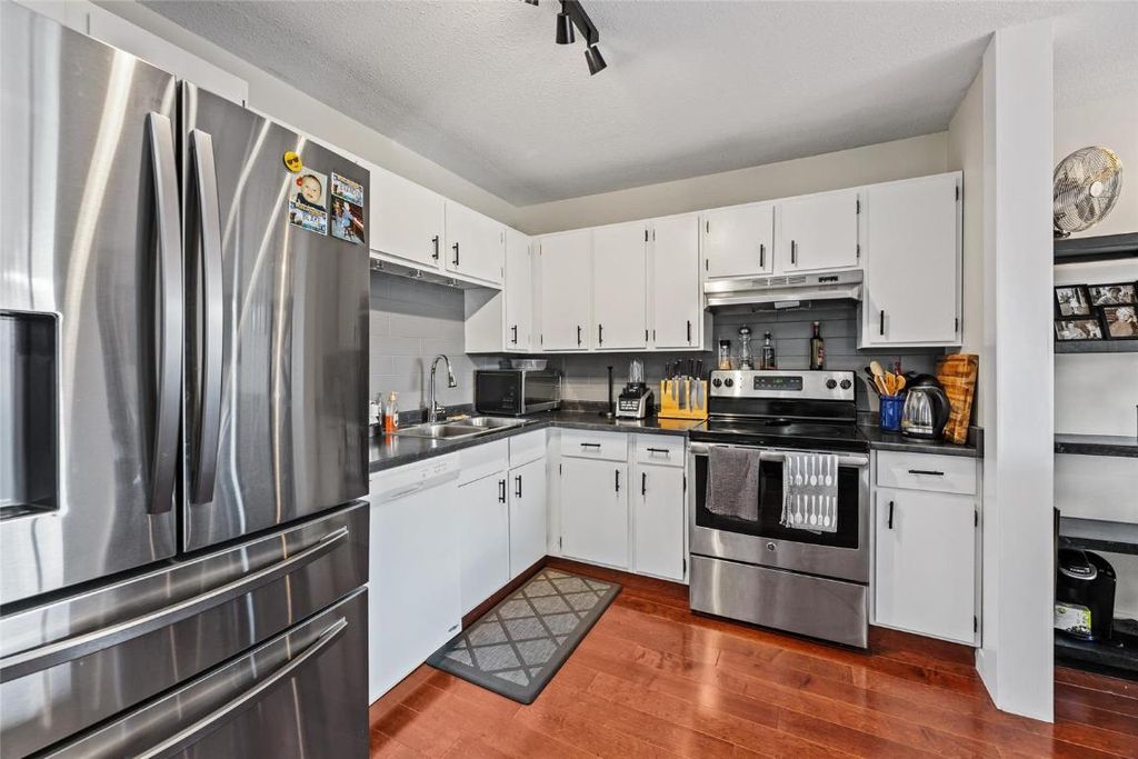 listing image 16515071134068436757