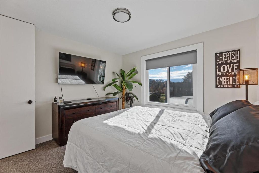 listing image 16511245209156510796