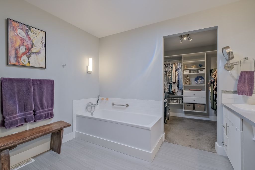 listing image 16513288205646926930