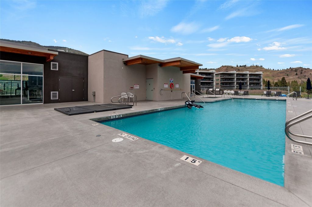 listing image 16517458207154063172