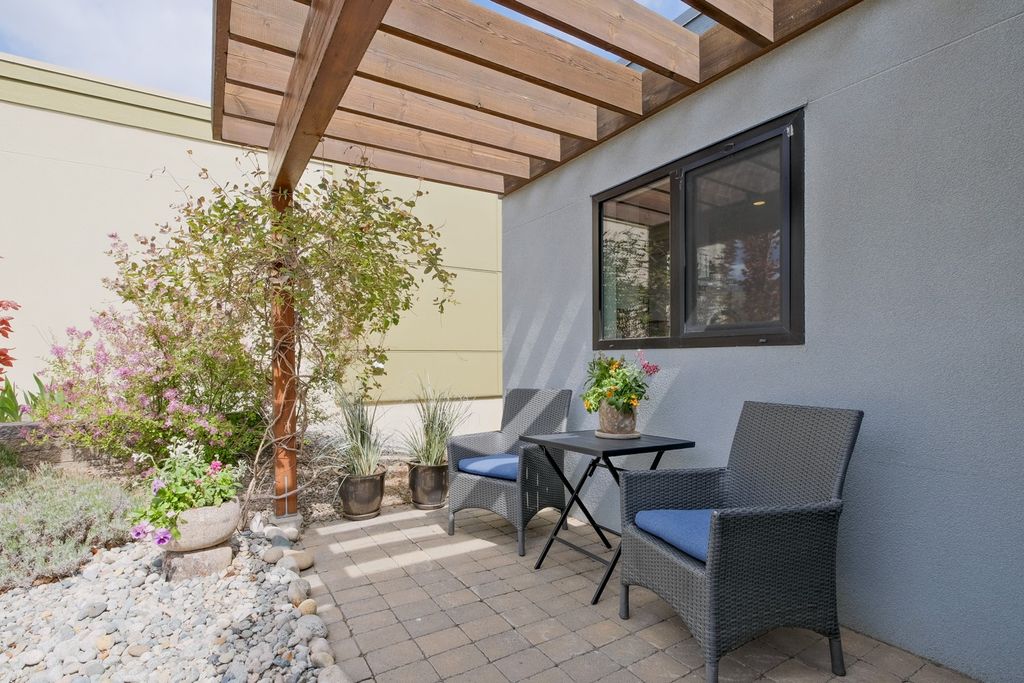 listing image 16515160177846754348