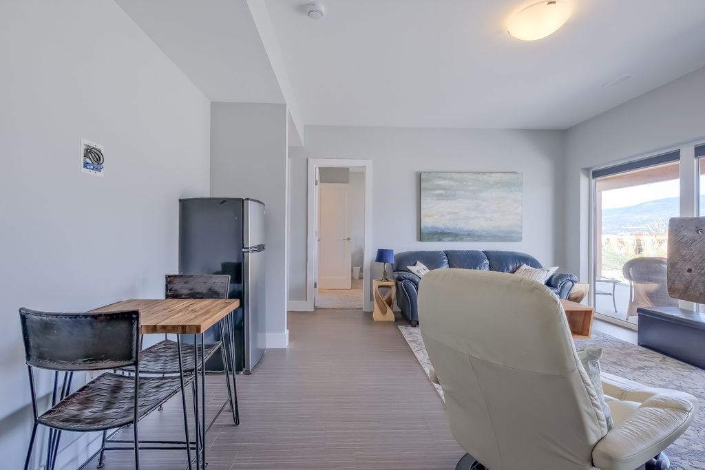 listing image 16518133727274168543