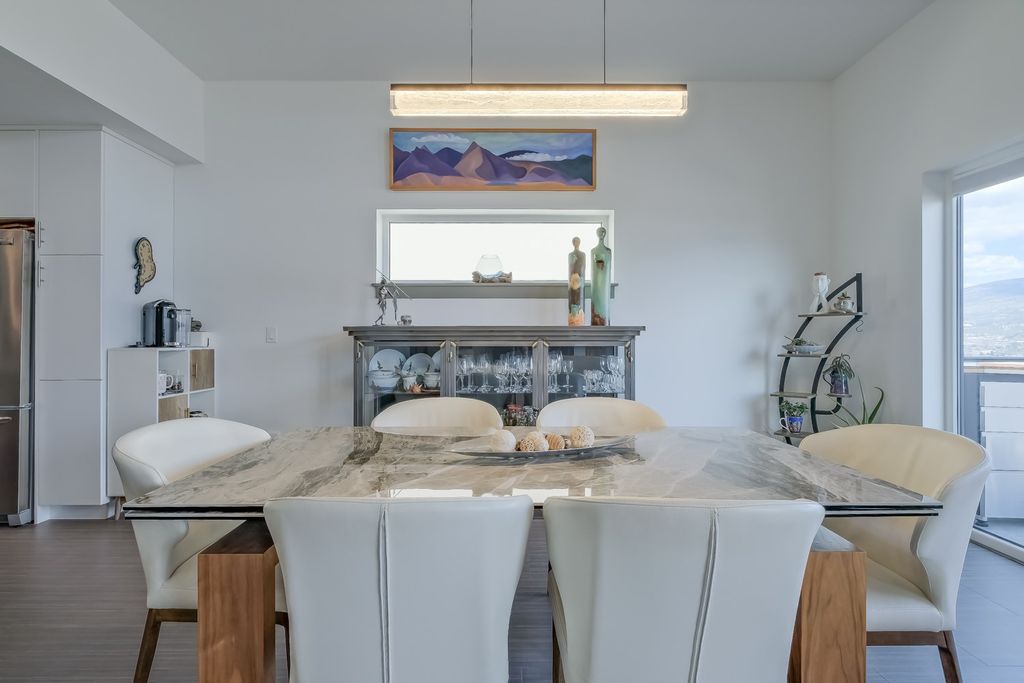 listing image 16510933488356674978
