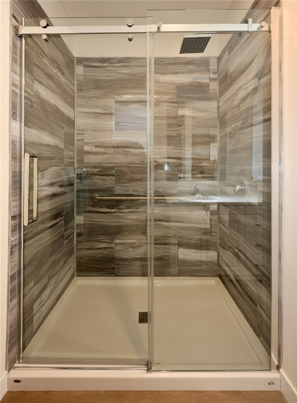 listing image 16510615449490398916