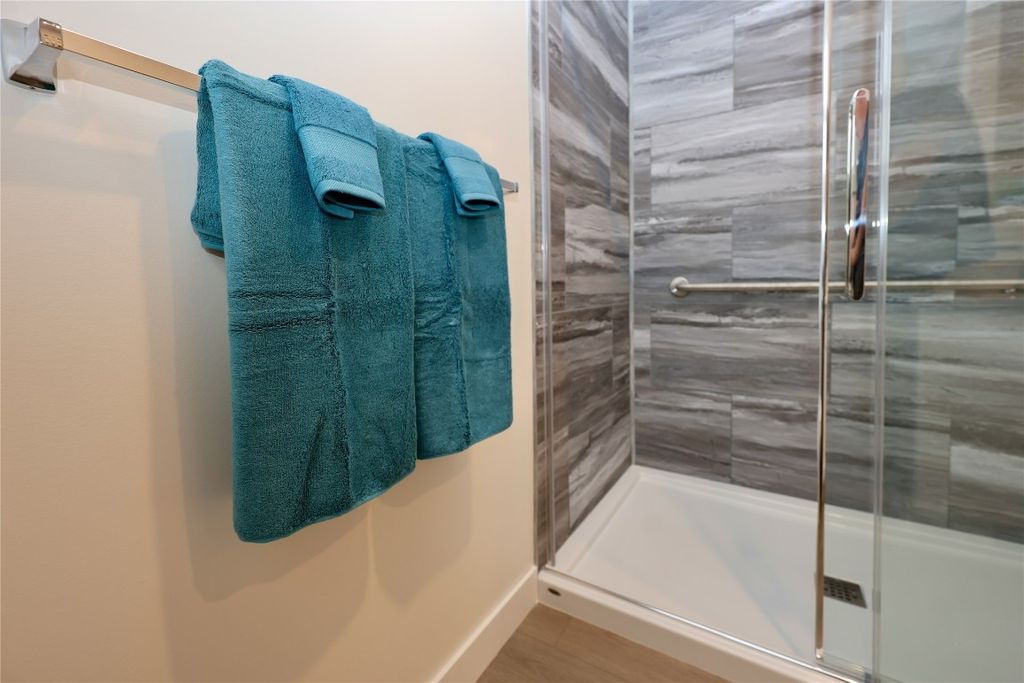 listing image 16512705730289781933