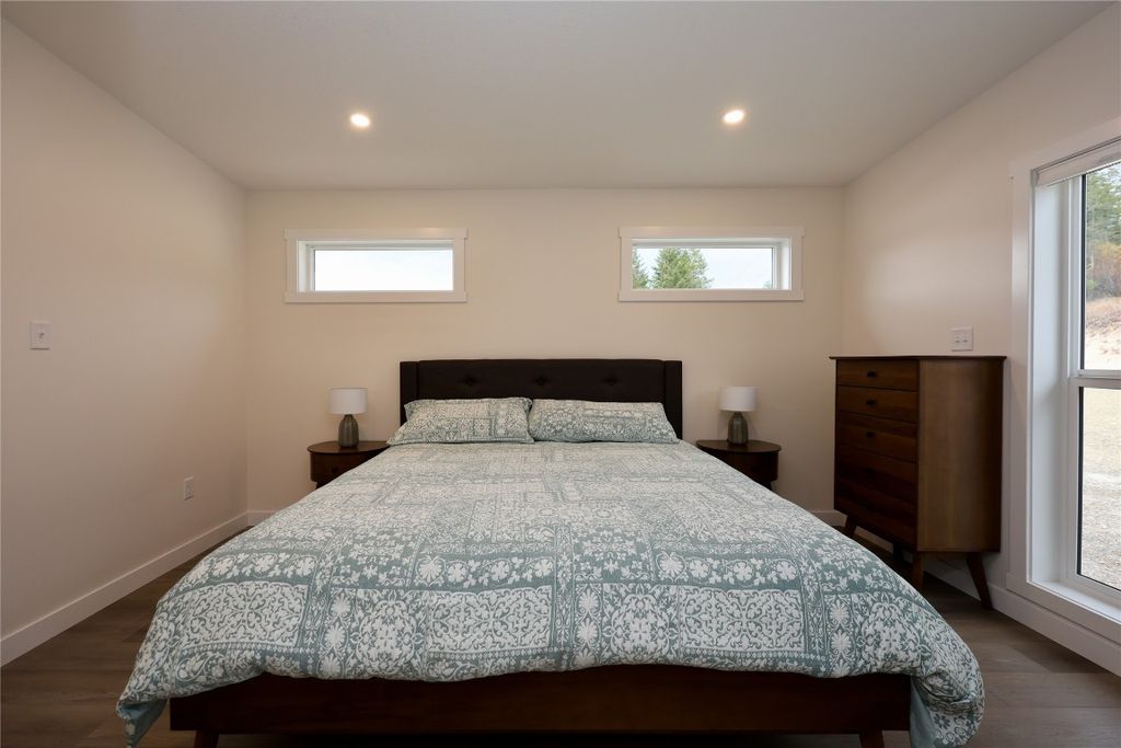 listing image 16513993733475047517