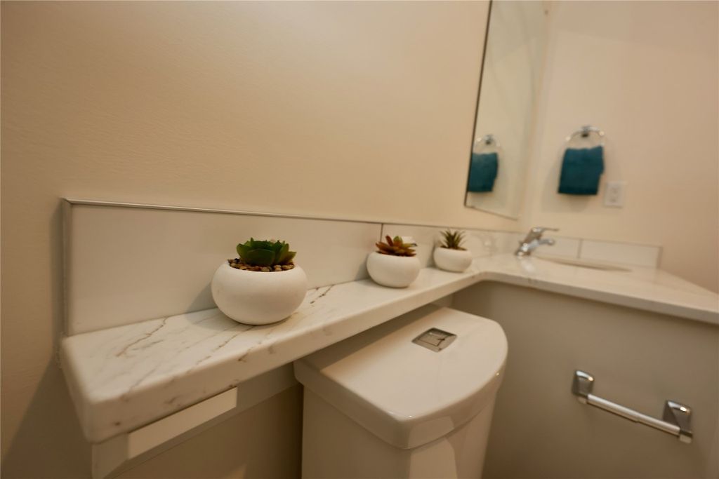 listing image 16517232269888058648