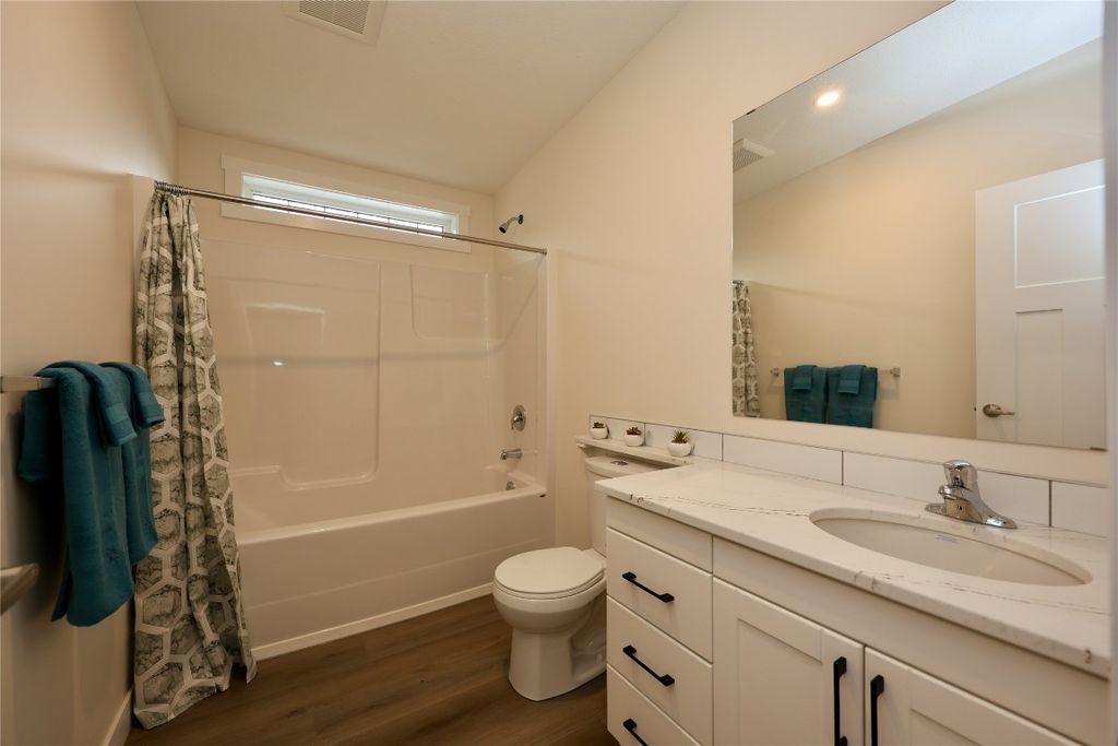 listing image 16518157115167778515