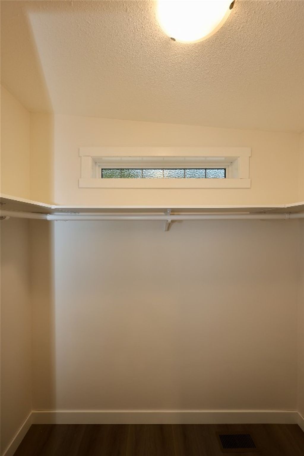 listing image 16510411822950912695