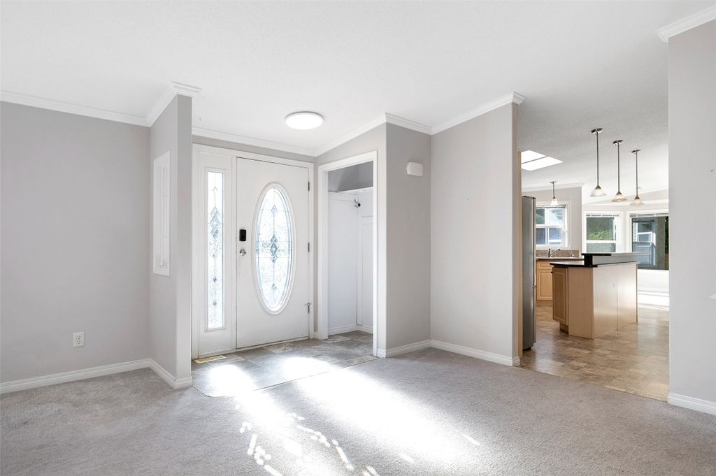 listing image 16517608389469846554