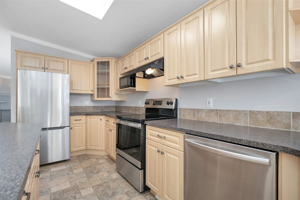 listing image 16512394018323041513