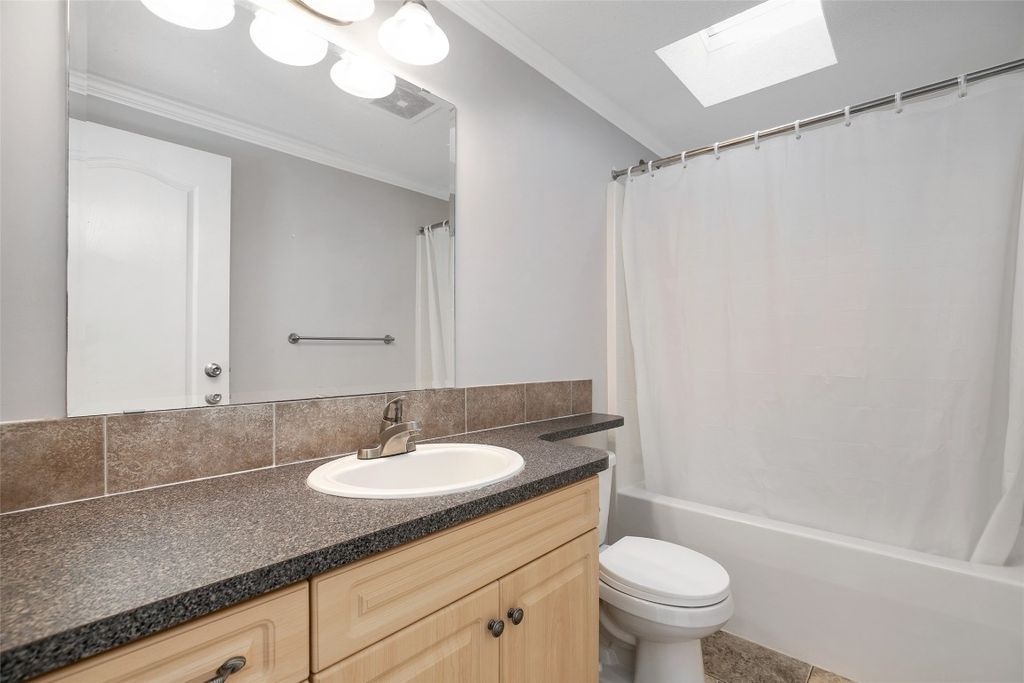 listing image 16518772923001685055