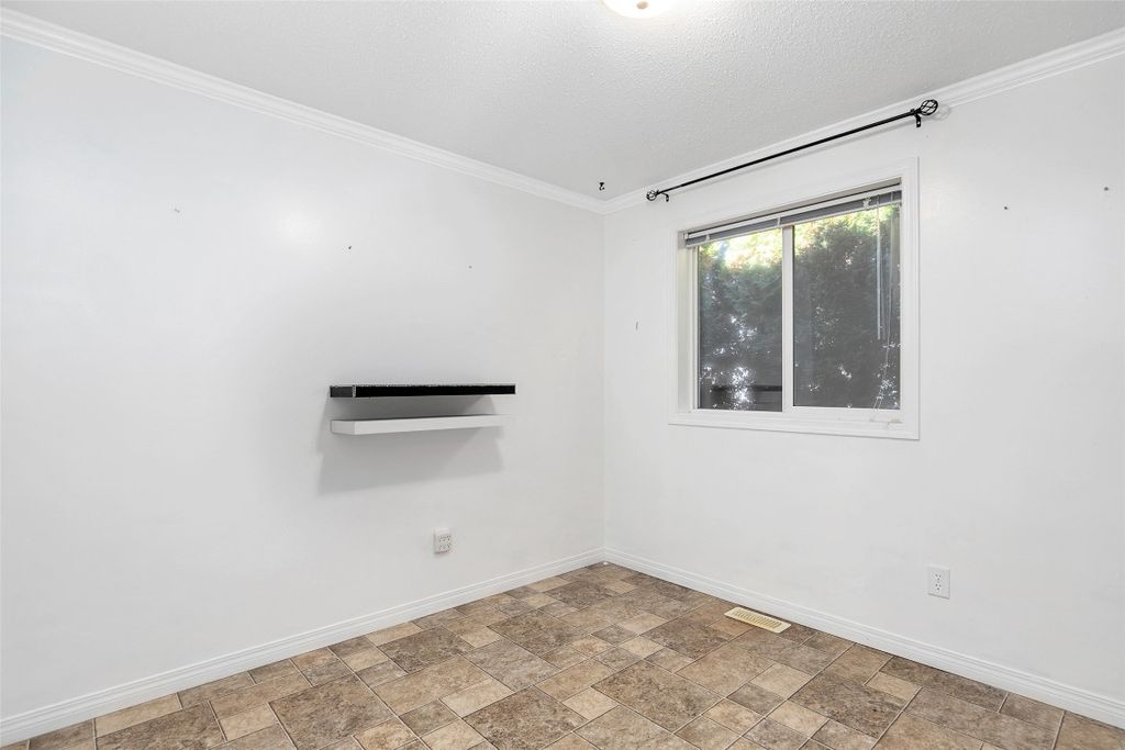 listing image 16518596798337197315