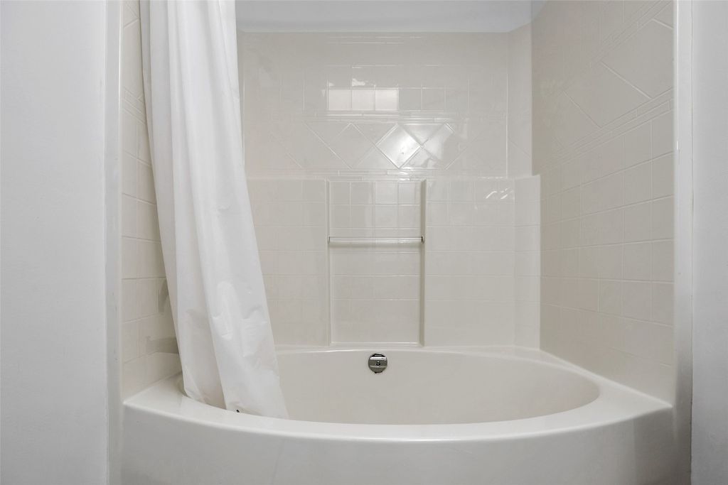 listing image 16513291433493329432