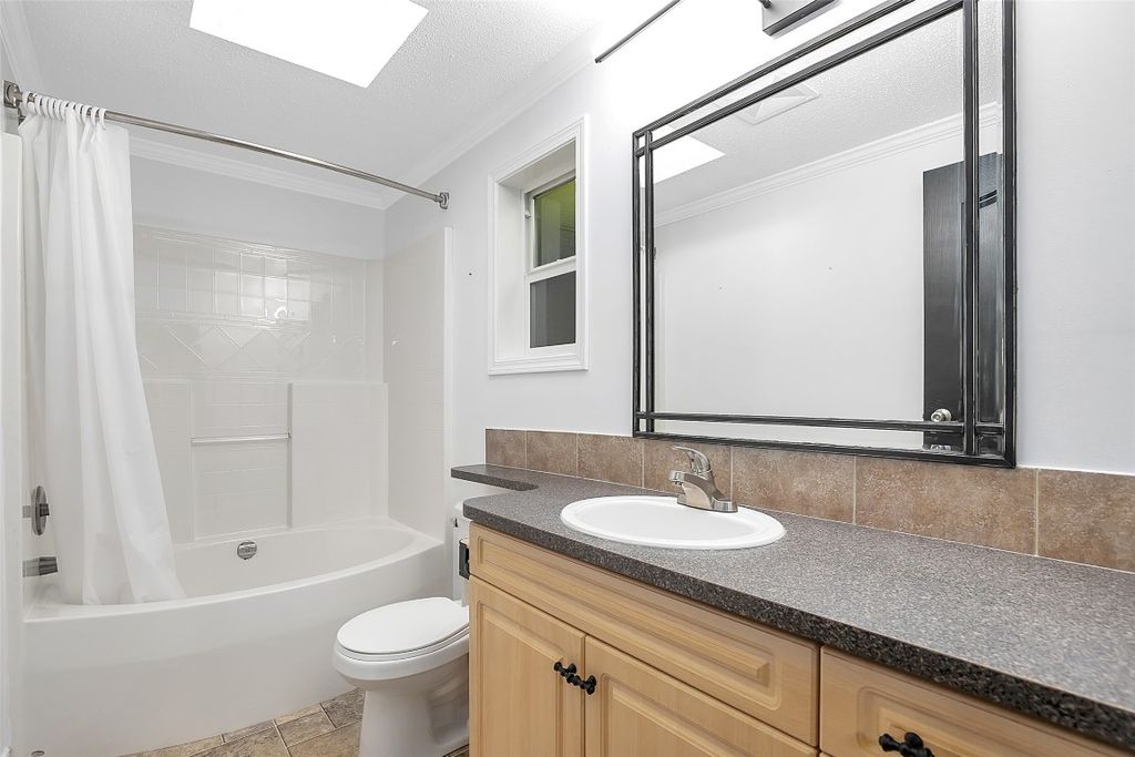 listing image 16519901939636149502