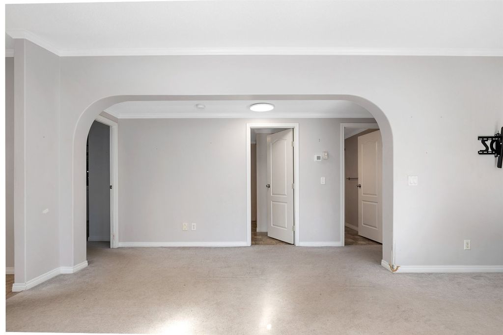 listing image 16515997576774681462