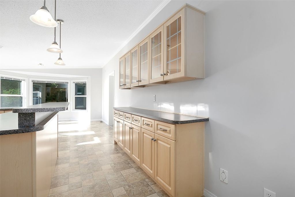 listing image 16514684856091762466