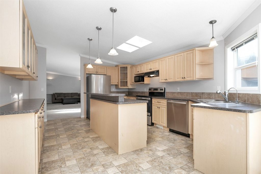 listing image 16513626694438232367