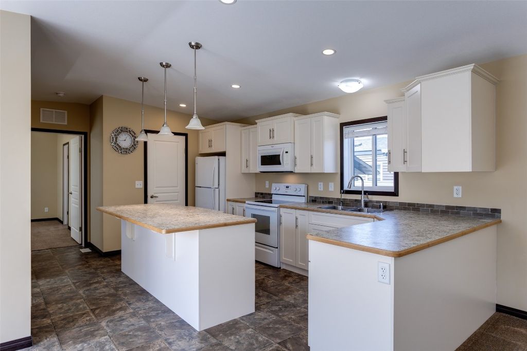 listing image 16517641277119198690