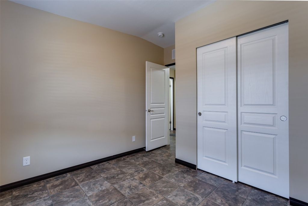 listing image 16512434941676477454