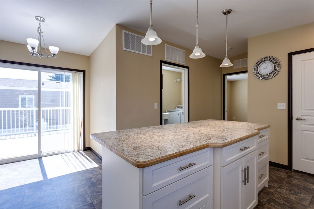 listing image 16516061434555288813
