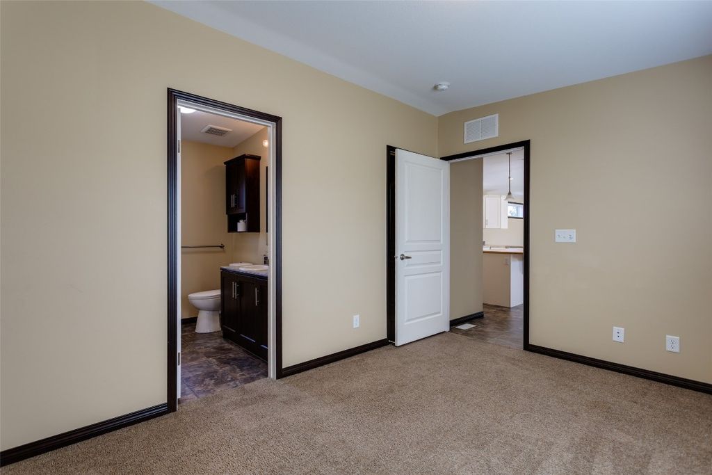 listing image 16519933234908744211