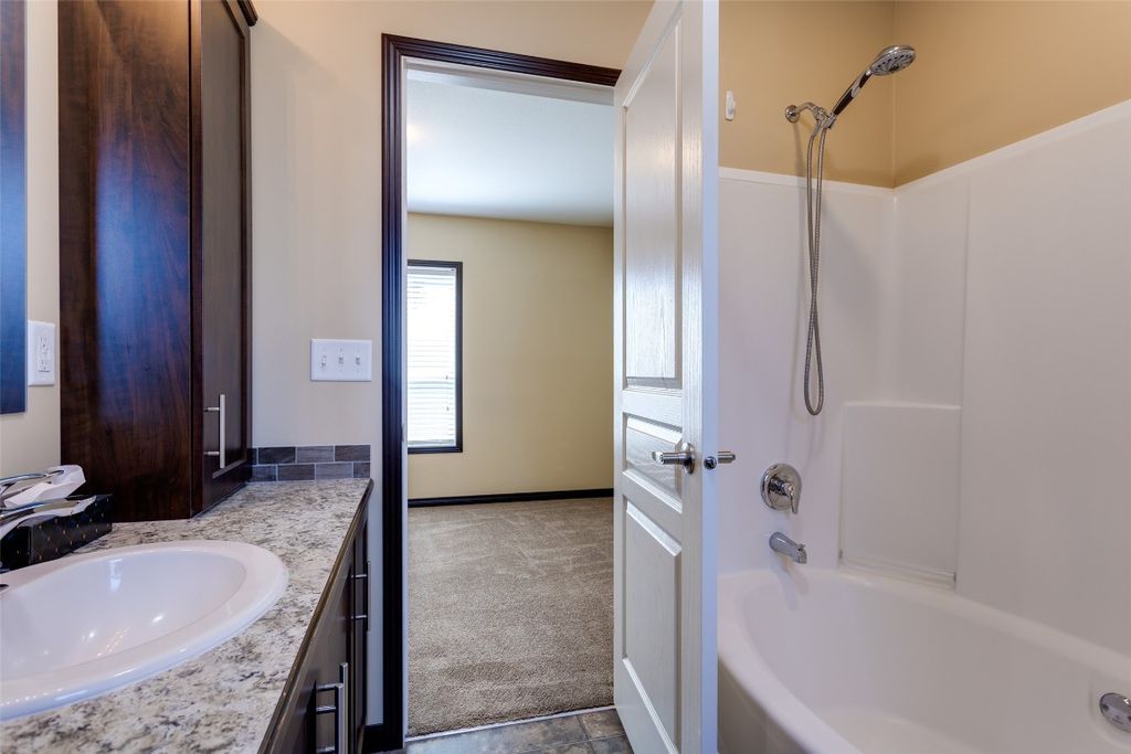 listing image 16518859560188760561