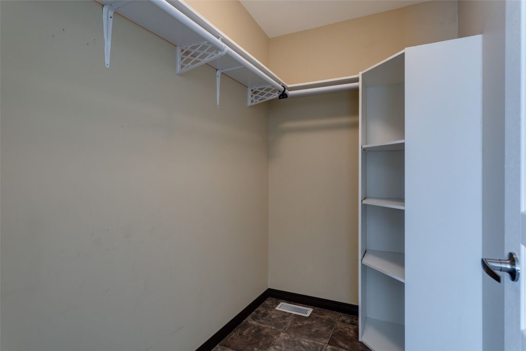 listing image 16518037558657811069