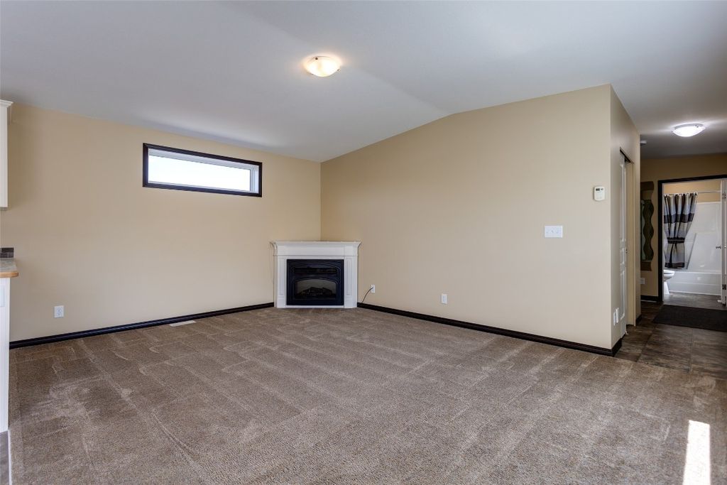 listing image 16518655722498763155