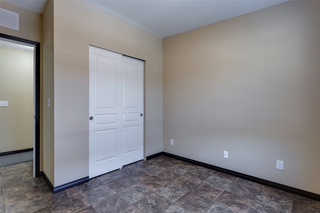 listing image 16519990240578211908