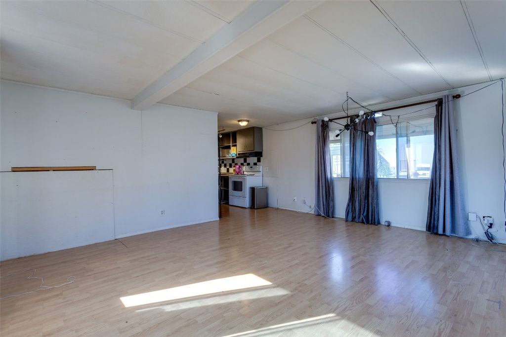 listing image 16516483354632445693