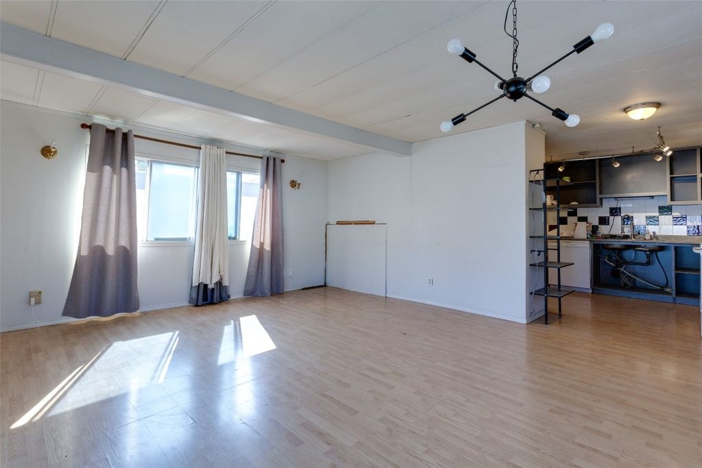 listing image 16515218680556980954