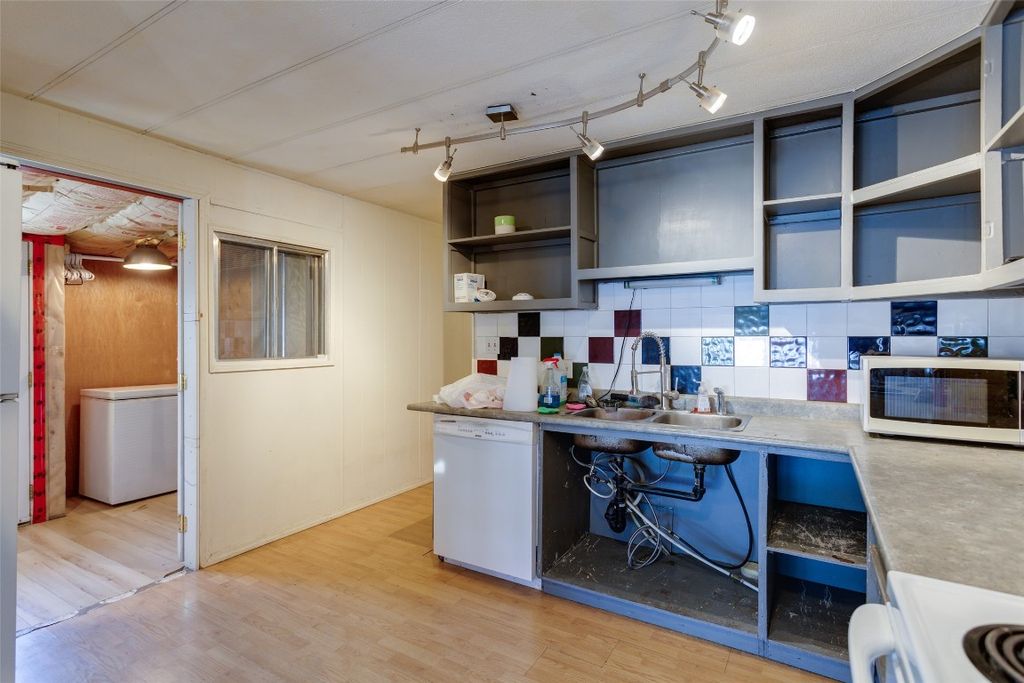 listing image 16513843990288027324