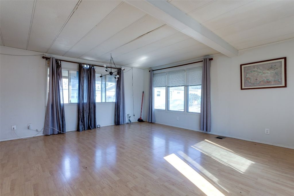 listing image 16515046144319475508