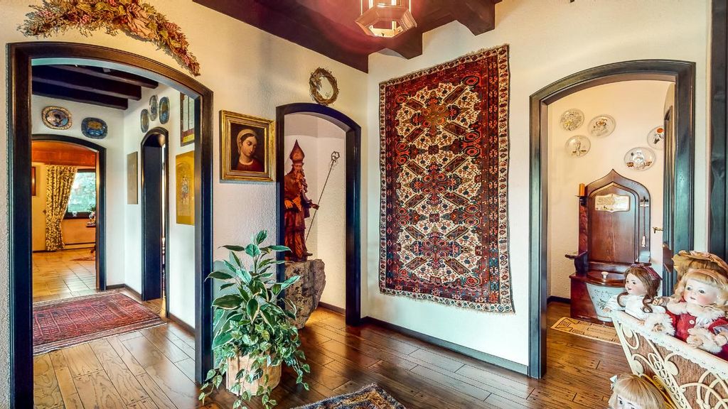 listing image 16516667699025431072