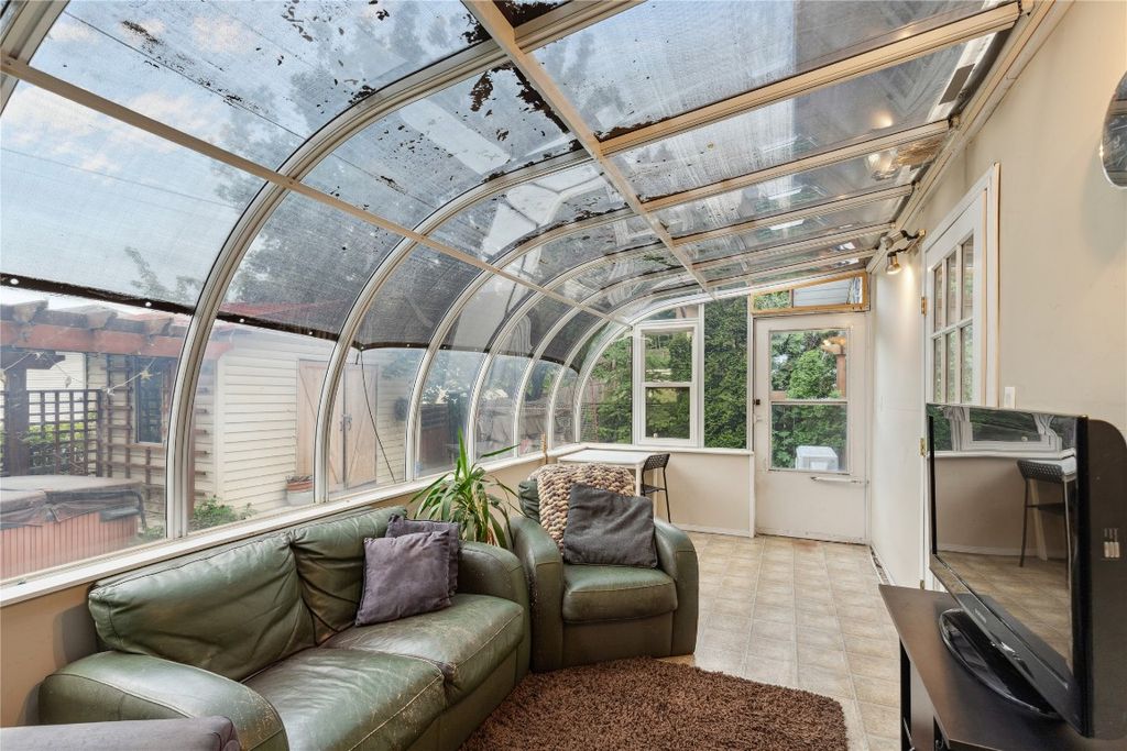 listing image 16513736078787199189