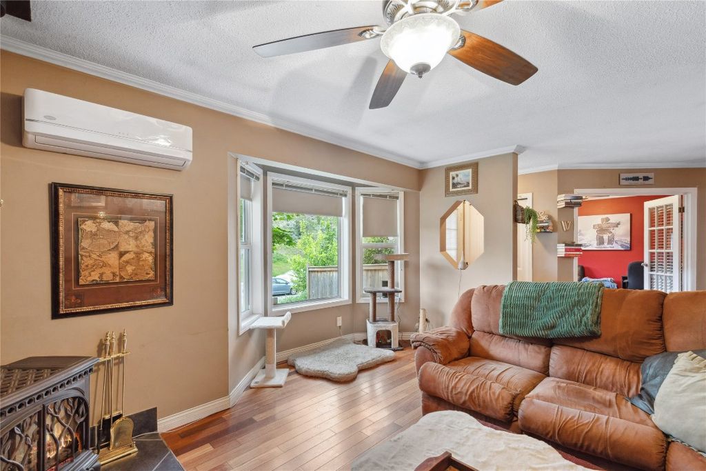 listing image 16517733405928140091