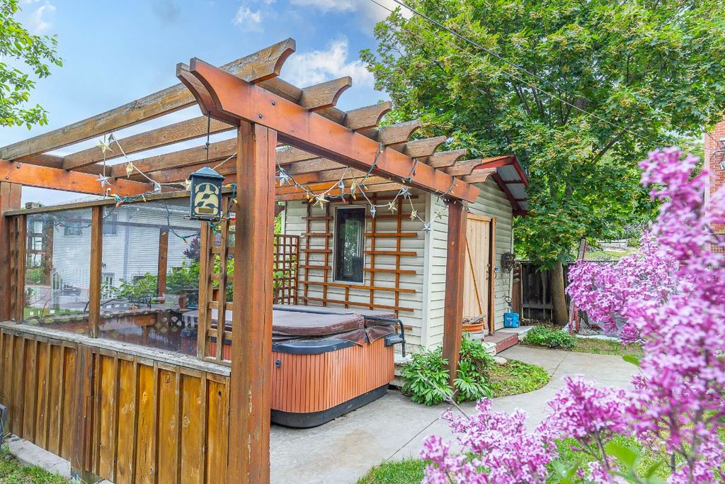 listing image 16511115780399873130