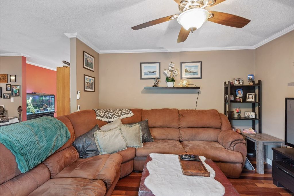 listing image 16516788621342601244