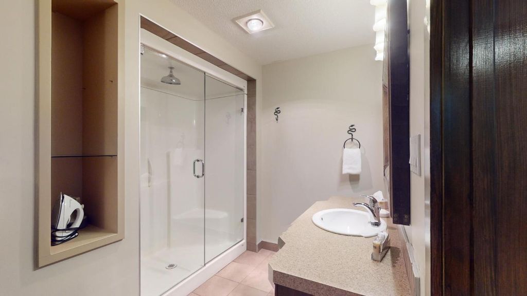 listing image 16511096744904380194
