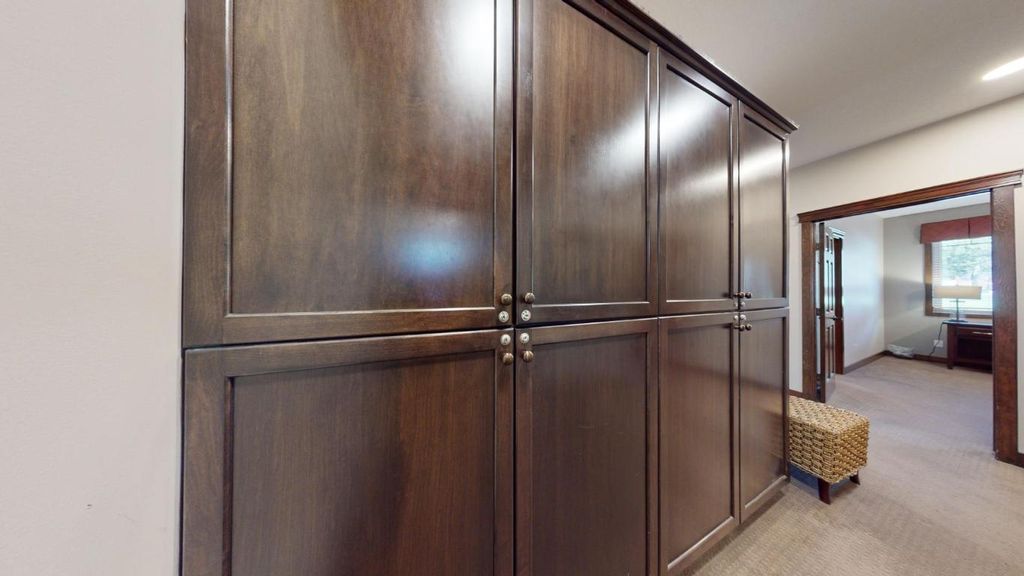 listing image 16511250987447861364