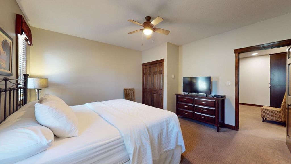 listing image 16513918681092486593