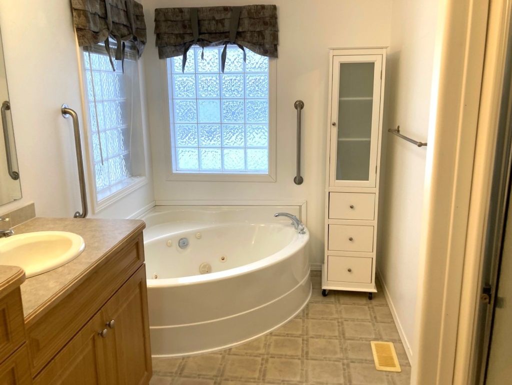 listing image 16512889149415590116