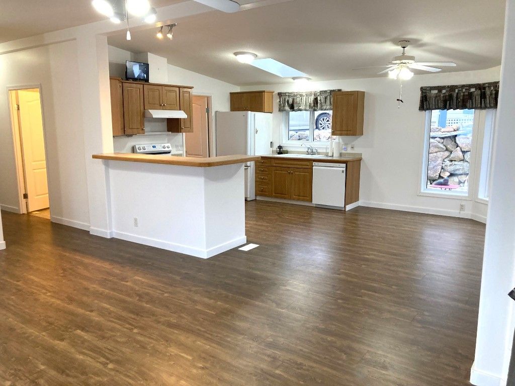 listing image 16515995965713040899